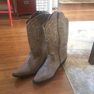 NIB cloudwalkers cowgirl boots size 11 tan